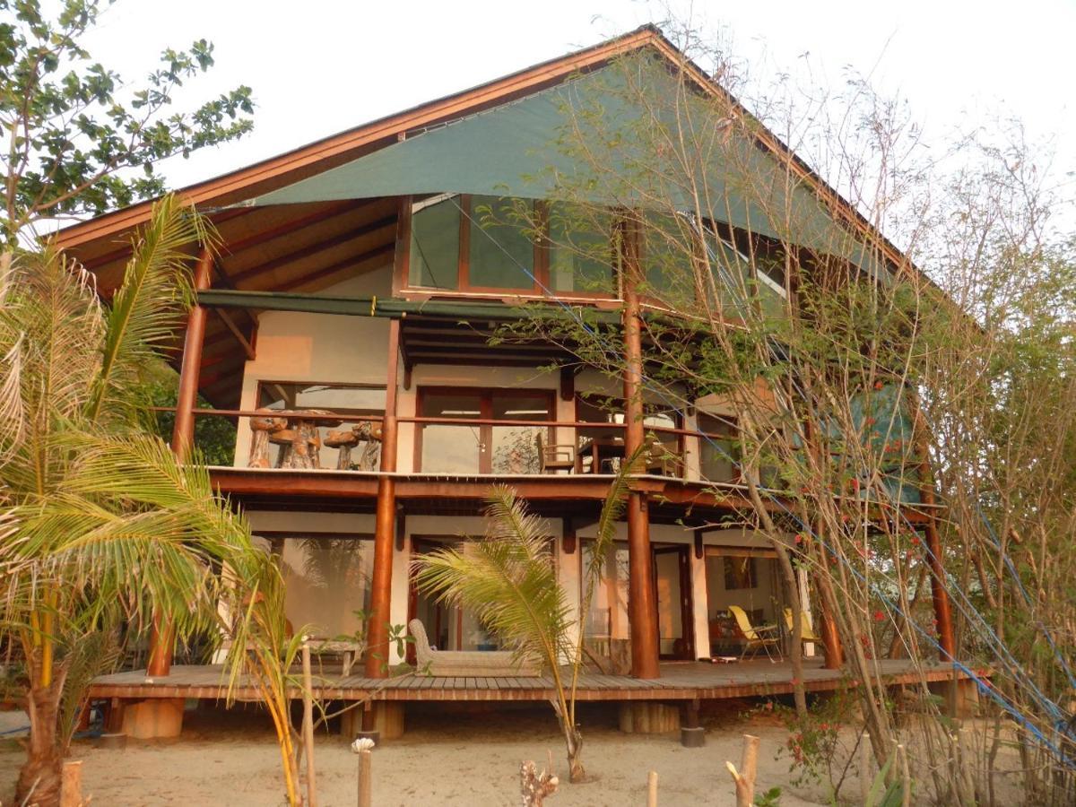 Castaway Surf Retreat 1 Hotel Sekongkang Luaran gambar