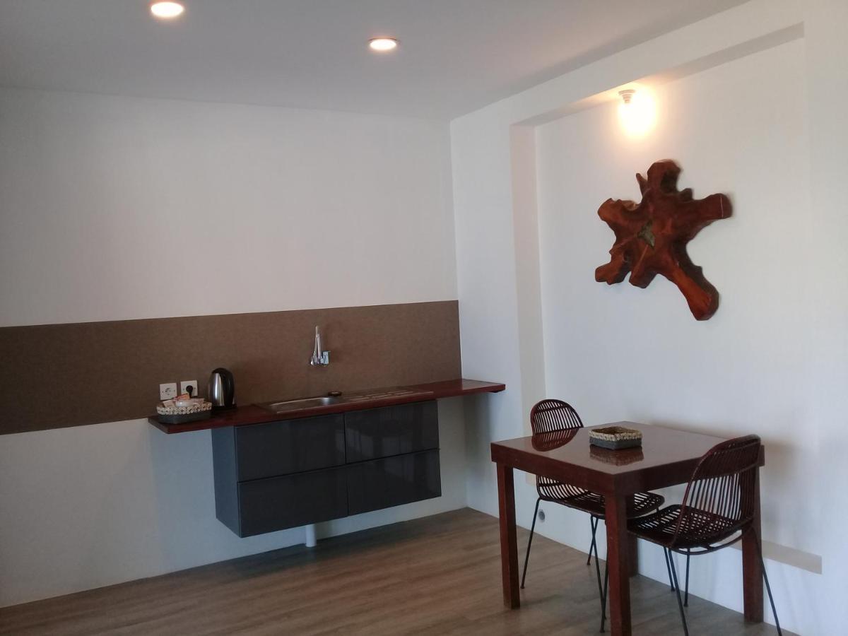 Castaway Surf Retreat 1 Hotel Sekongkang Luaran gambar