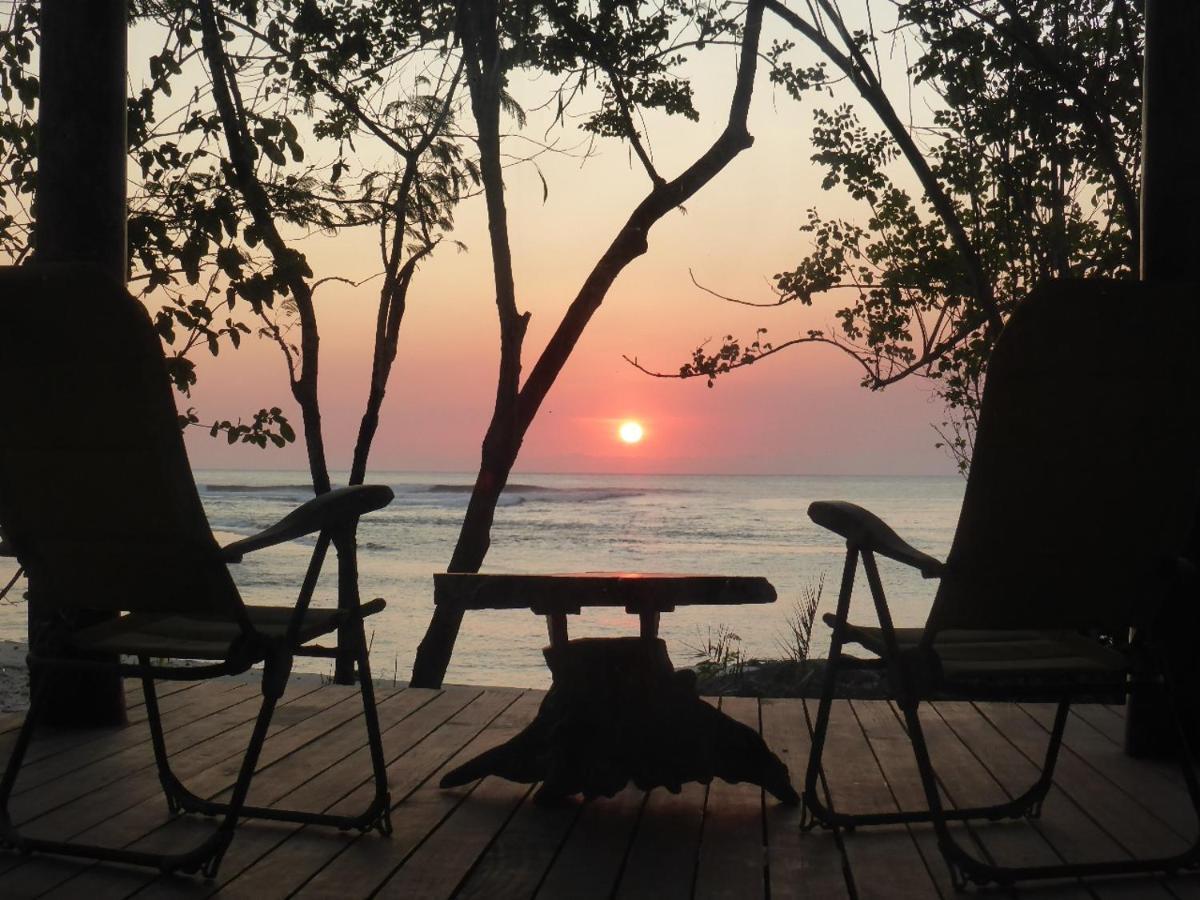 Castaway Surf Retreat 1 Hotel Sekongkang Luaran gambar
